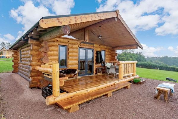 Log cabins in Herefordshire with hot tub